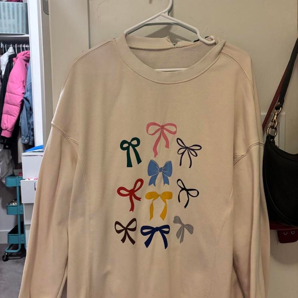Women's Cream and White Sweatshirt